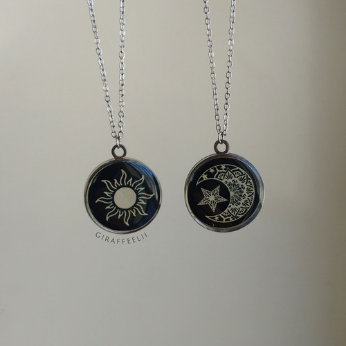 گردنبند ست مدل ماه و خورشید شبنما ( اصل )