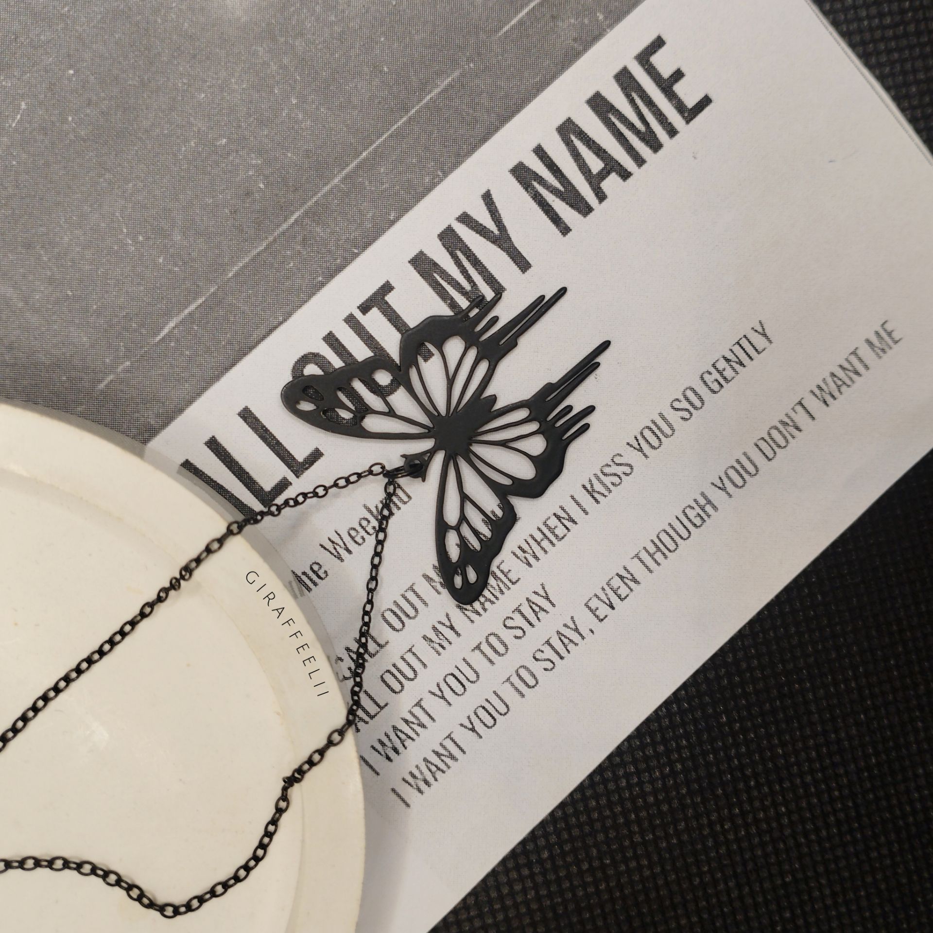 گردنبند دخترانه طرح پروانه لونا مشکی