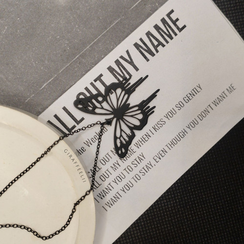 گردنبند دخترانه طرح پروانه لونا مشکی