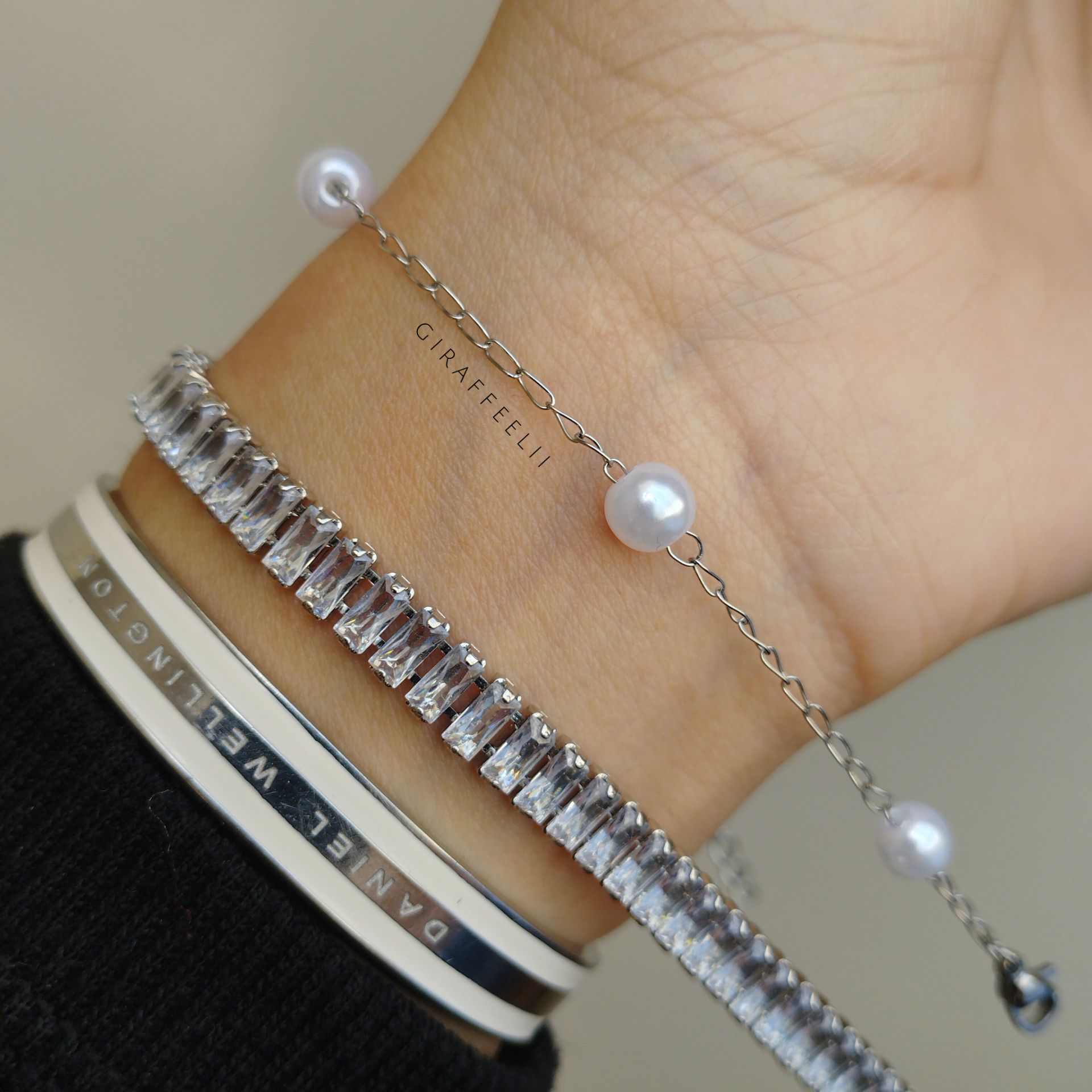 دستبند دخترانه و زنانه مدل مرواریدی ظریف و شیک