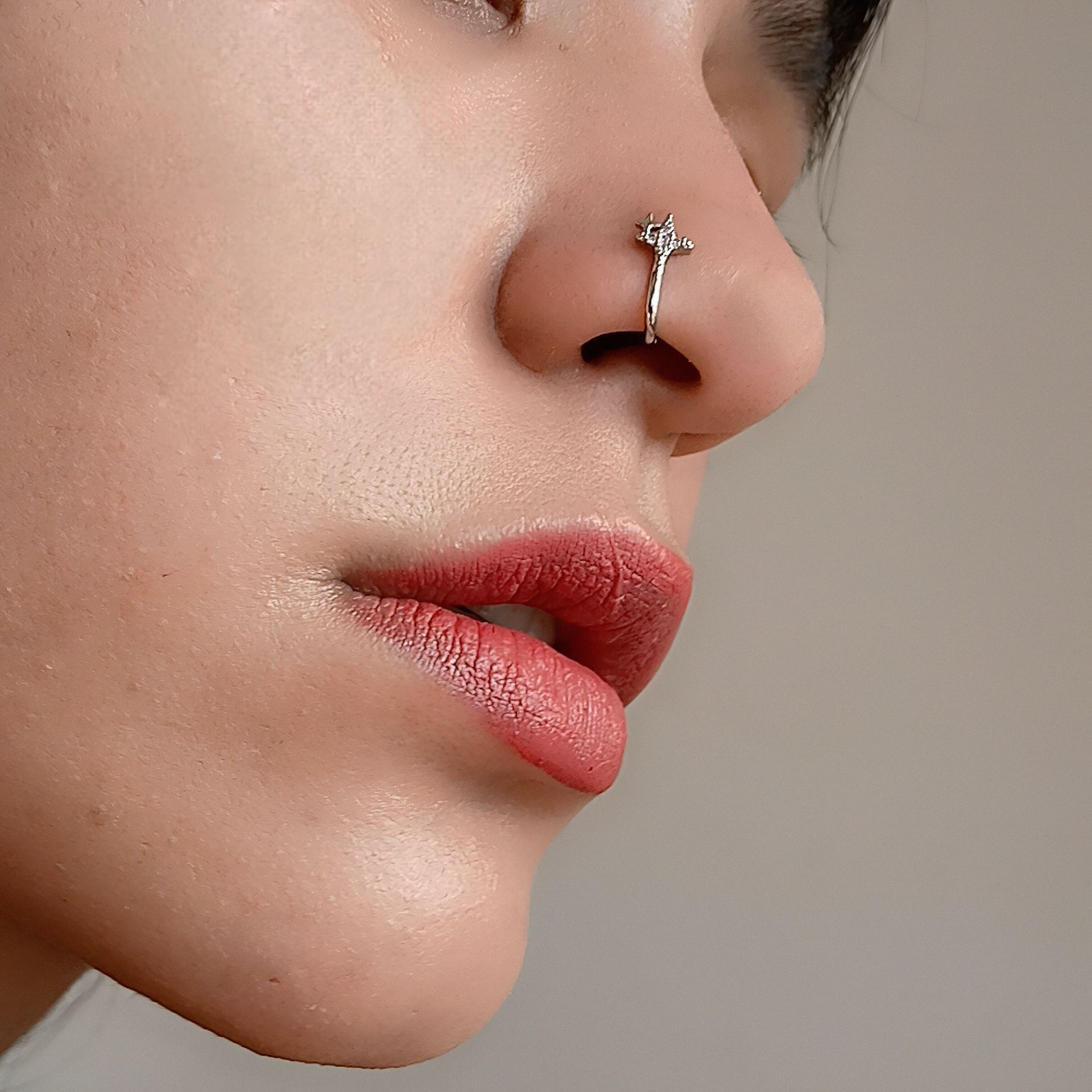 پیرسینگ نگیندار فیک بینی با تنوع | استیل رنگ ثابت