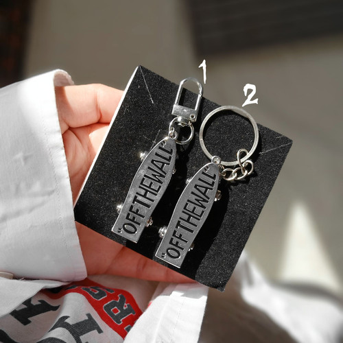 آویز جاکلیدی اسکیت بورد طرح off the wall