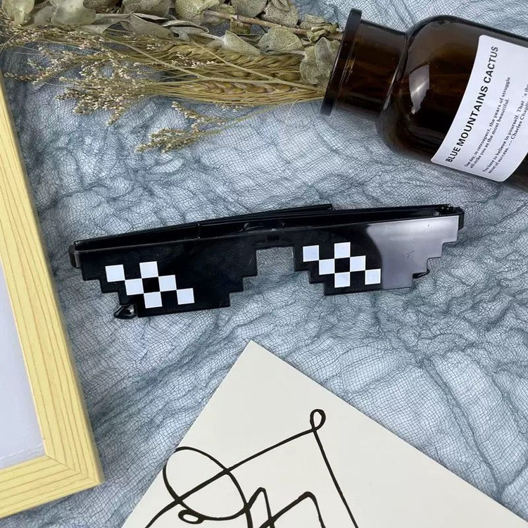 عینک پیکسلی ۸ بیتی مدل تاگ لایف Lorigun Thug Life Glasses
